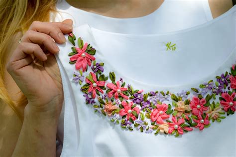 Вышивка на одежде своими руками (48 фото) - картинки и фото fashionhot.club