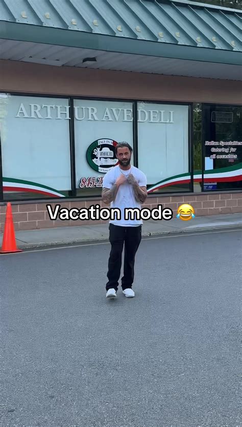 Mandy Sacs (@mandysacs) - Urlebird