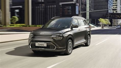 Kia Carens facelift spied testing in South Korea; Indian debut in 2025 ...