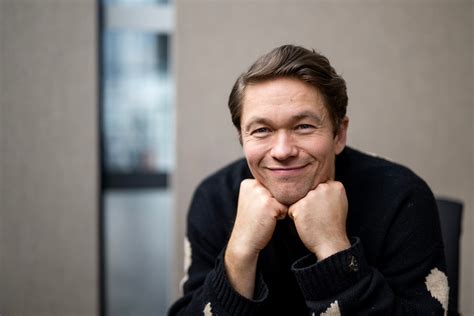 Jakob Oftebro spelar Jan Stenbeck i SVT - förvandlingen