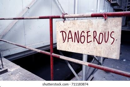 Factory Sign Notice Example 的图像结果