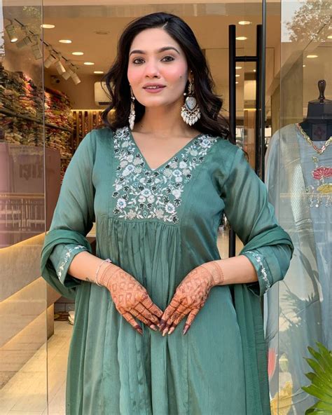 Aayushi Green Embroidered Kurti Bottom With Dupatta