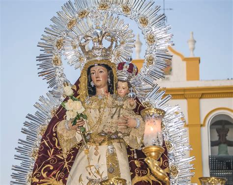 Sones de la banda Villa de Marchena para la Virgen del Rosario por el ...