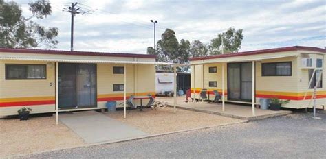 CROCODILE CARAVAN PARK (Lightning Ridge) - Campground Reviews & Photos ...