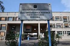 casa circondariale brescia roma rebibbia trovato uno smartphone in una cella era casa circondariale brescia roma rebibbia trovato uno smartphone in una cella era