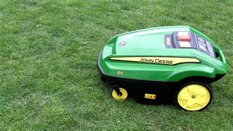 TANGO E5, LA NOUVELLE TONDEUSE ROBOT DE JOHN DEERE !   YouTube