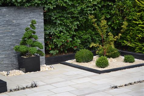 Contemporary minimalist urban garden - Thrity Mama Garden Design