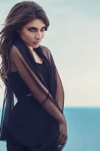 Young Person 的图像结果