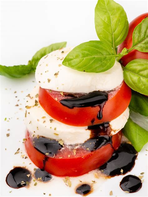 Balsamic Glaze vs Vinaigrette - Midwestern HomeLife