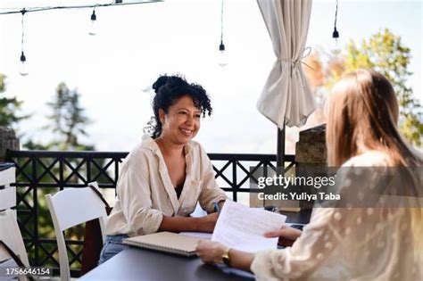 Interview Outside 的图像结果