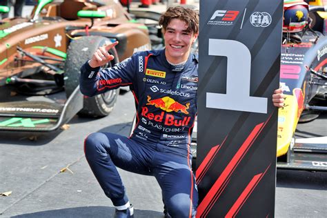 Nikola Tsolov wins duel with debutant Freddie Slater in F3 Bahrain sprint race