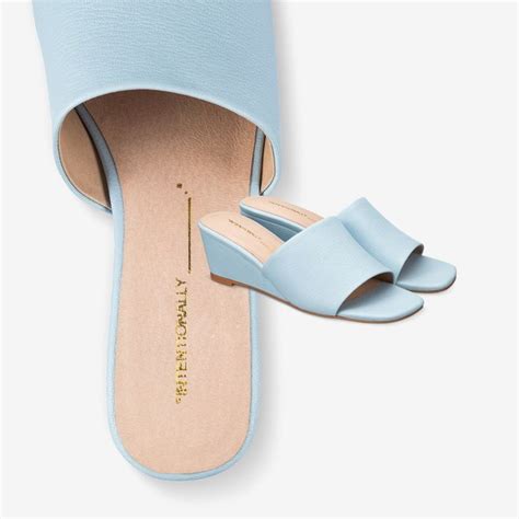 A Pair of Shoes 的图像结果