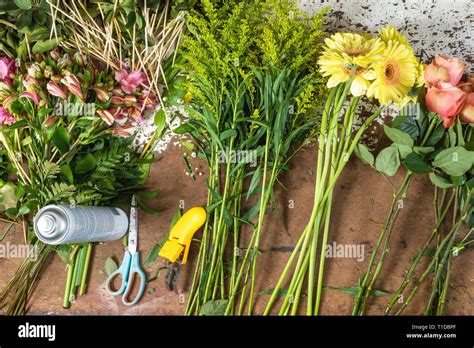 Flower Shop Work Table 的图像结果