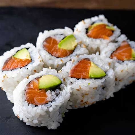 Salmon Avocado Roll – ZEN Restaurant