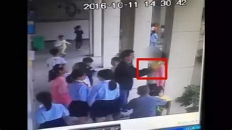 校内被撞身亡小学生母亲坠亡，家属：正在安排后事_中国历史网