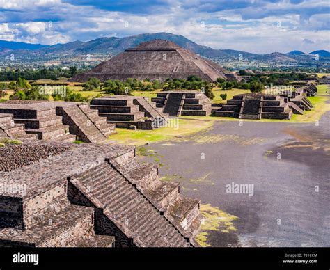 Stunning view of Teotihuacan Pyramids and Avenue of the Dead, Mexico ...