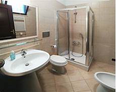 foto di bagni piccoli ristrutturati bagni nuovi in ogni b b la fiera di roma fiumicino foto di bagni piccoli ristrutturati bagni nuovi in ogni b b la fiera di roma fiumicino