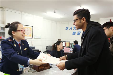 外籍在校留学生在西安创业 仅20分钟拿到营业执照_陕西频道_凤凰网