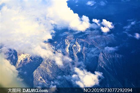 白云下的群山自然风景摄影高清图片_大图网图片素材
