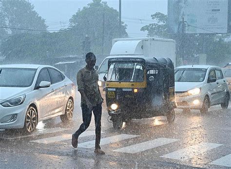 Kerala's high ranges battered by rain; red alert issued in five districts
