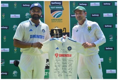 Virat Kohli, Indian Cricket Team Present Dean Elgar Farewell Gift After ...