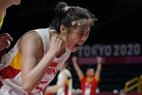 小组出线！中国女篮战胜强敌澳大利亚，姑娘们血染赛场还在拼|中国女篮|澳大利亚|女篮_新浪科技_新浪网