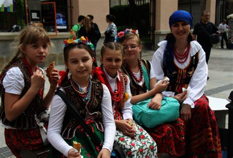 Friendly Local People 的图像结果