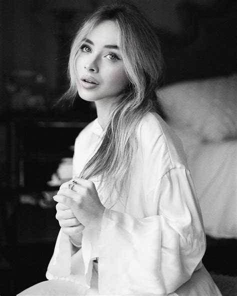 Sabrina Carpenter: Unveiling Her Height And Weight