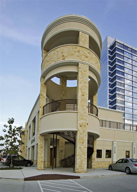 Local Retail Store Building 的图像结果