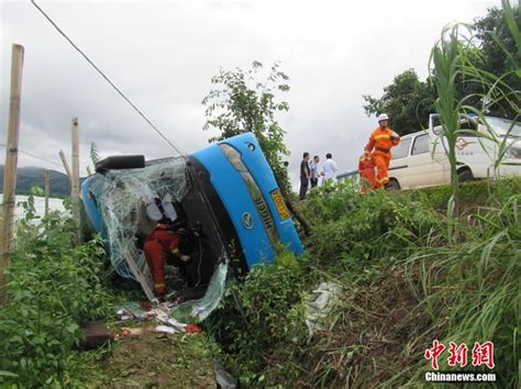 安徽49人客车翻车，5人死亡！ - 消防百事通