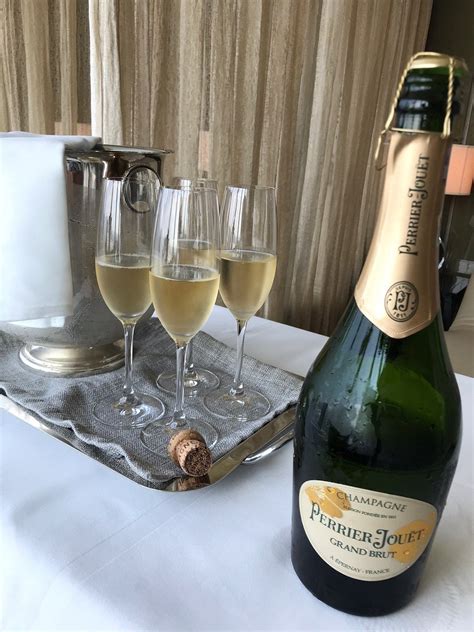 FOUR SEASONS HOTEL GUANGZHOU - Hotel Reviews, Photos, Rate Comparison ...