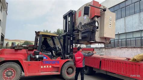 设备卸货-工程案例-苏州设备搬运-苏州设备搬运安装-苏州特易达精密设备搬运有限公司