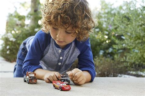 Buy डिज्नी पिक्सर कारें मिनी Racers 10 पैक (शैलियाँ भिन्न हो सकते हैं ...