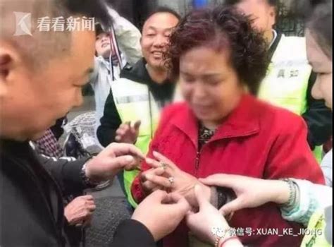 上海阿姨误扔2枚戒指，价值超3万！15位环卫师傅翻8吨垃圾神速找回~ - 侬好上海 - 新民网