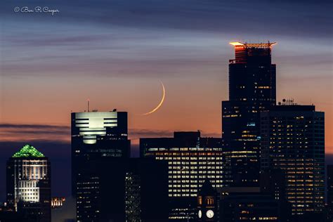Crescent Moon Sunset in Minneapolis | Ben R Cooper Photography
