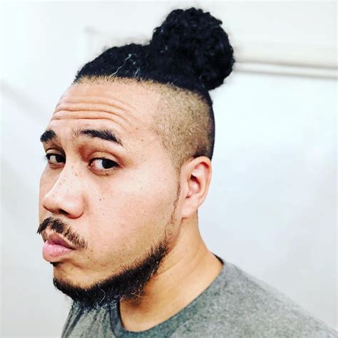 24 Potongan Rambut Keriting Pria Terkeren Wajib Coba! | AllThingsBeauty