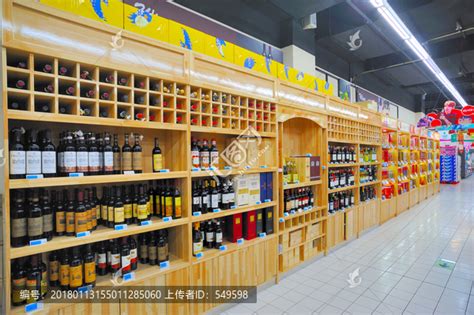 超市内景,酒水饮料区,酒水饮料,食品餐饮,摄影素材,汇图网www.huitu.com