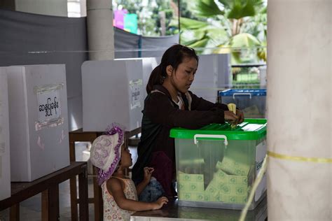 Voting around the World 的图像结果