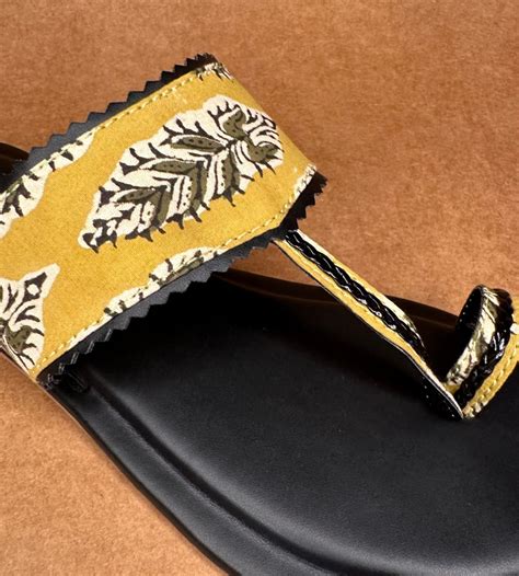 Dusty Yelow Block Print Kolhapuris – Kanvas