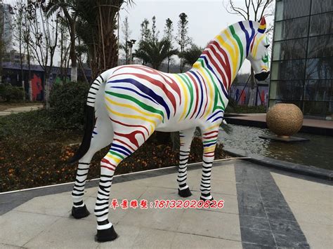 彩绘雕塑旺旺狗 - 惠州市宇巍玻璃钢制品厂
