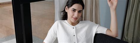 mills and hues Polyester Regular Fit Relaxes V-Neck Top & Shorts Set ...