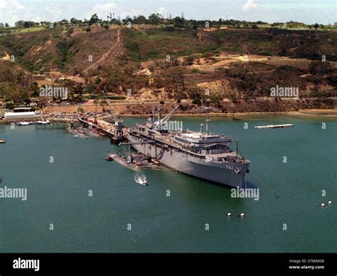 Uss mckee as 41 submarines san hi-res stock photography and images - Alamy