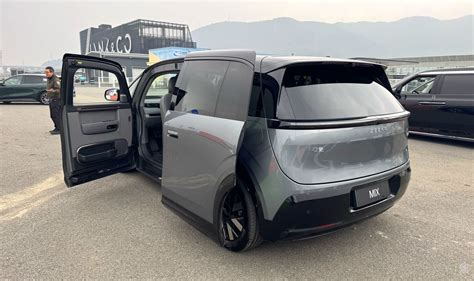 Zeekr Mix: Futuristic B-pillarless EV MPV, up to 702km range