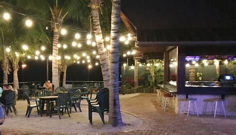 Restaurant Review: Square Grouper Tiki Bar in Fort Pierce