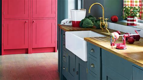 What not to store under the kitchen sink, according to pro organizers | Homes and Gardens