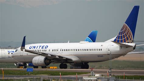 United Airlines changes traveler check-in times for domestic flights ...