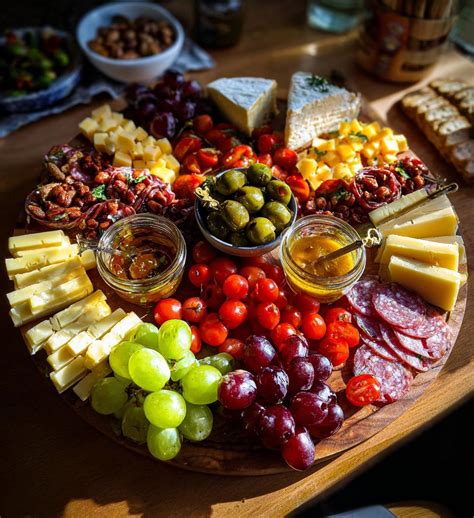 Super Bowl Charcuterie Board: 7 Easy Steps to Wow Guests – Vihaad Przepisy