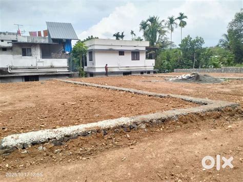 100 meter distance plot for sale chottanikkara Eruvely palace sguare ...