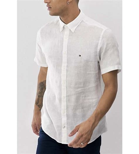 This Chris Hemsworth linen shirt is perfect for an Indian summer