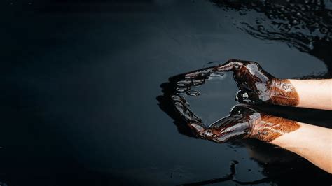 9 biggest and worst oil spills of all time